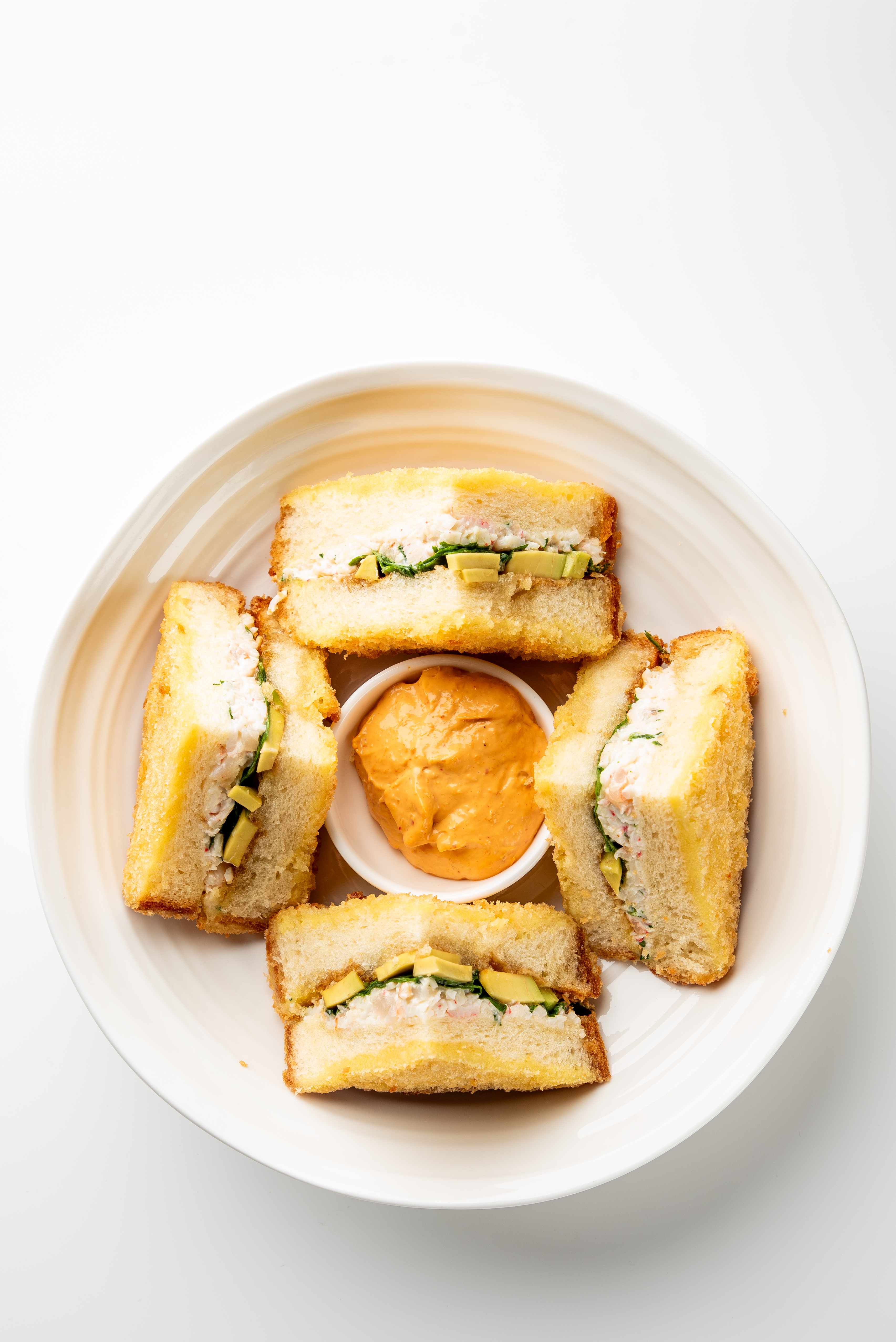 Запеченный сэндвич с крабом и соусом из вяленных томатов