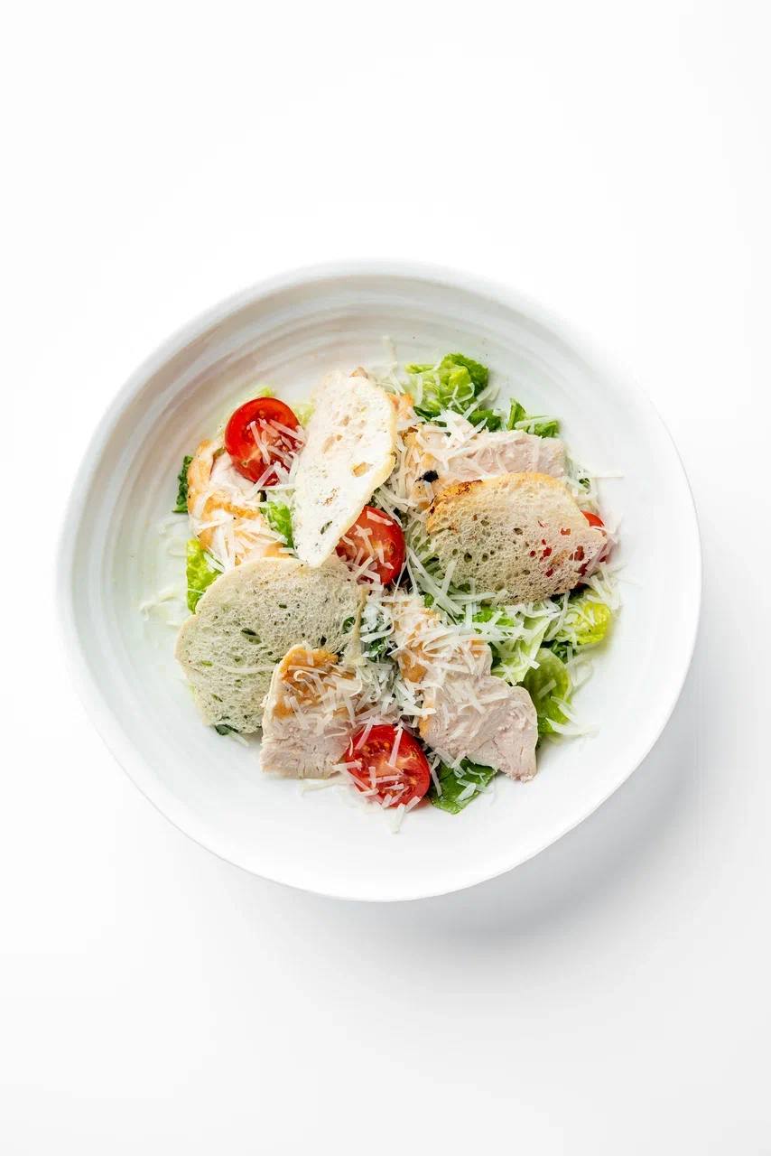 Салат Цезарь с цыпленком<br>