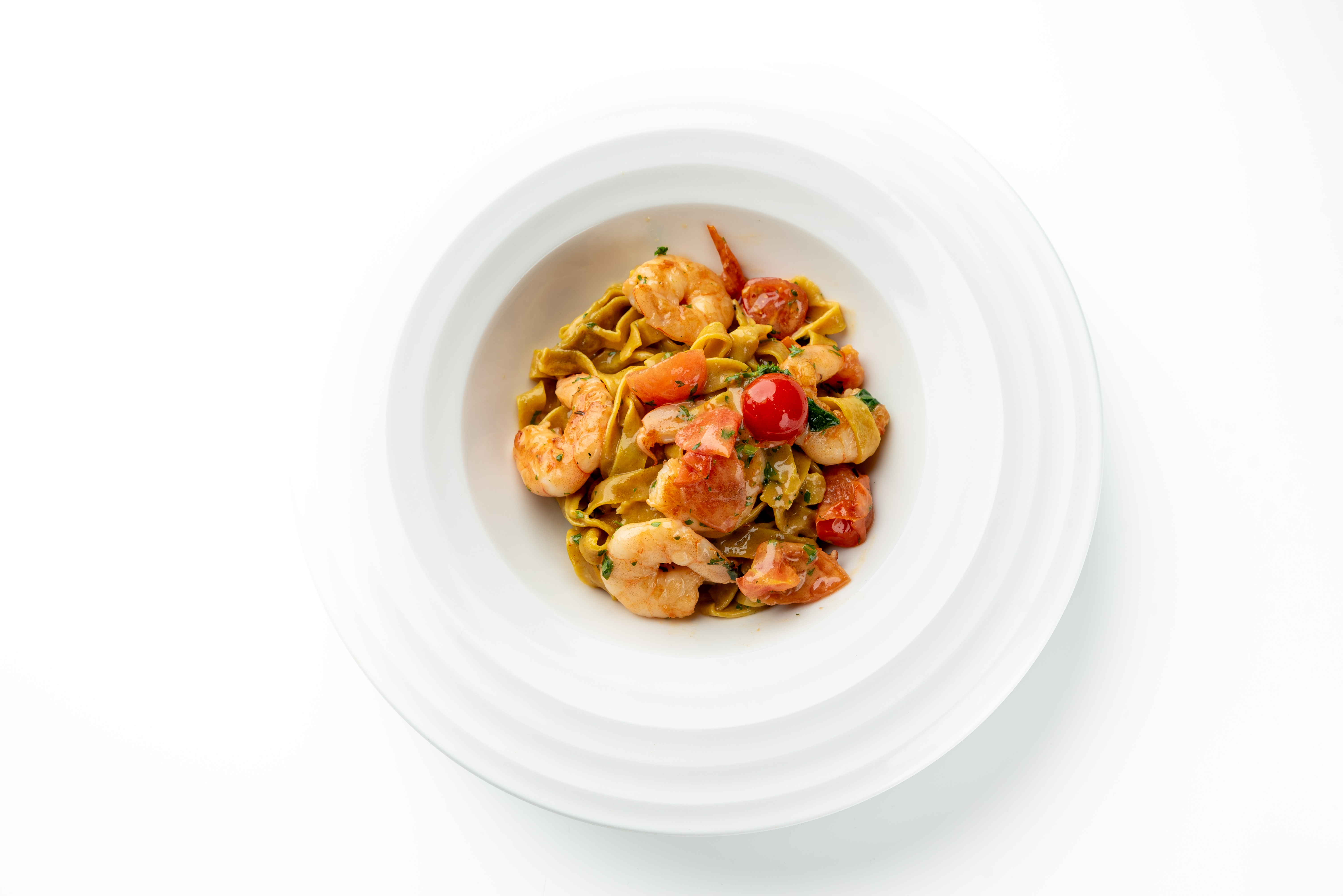 Фетучини с креветками и томатом в винном соусе<br>